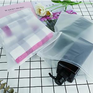 تصميم عصري لمحفظة حقيبة يد PVC فاخرة ، غطاء غبار منظم ، واقي حقيبة ، إغلاق مغناطيسي 20