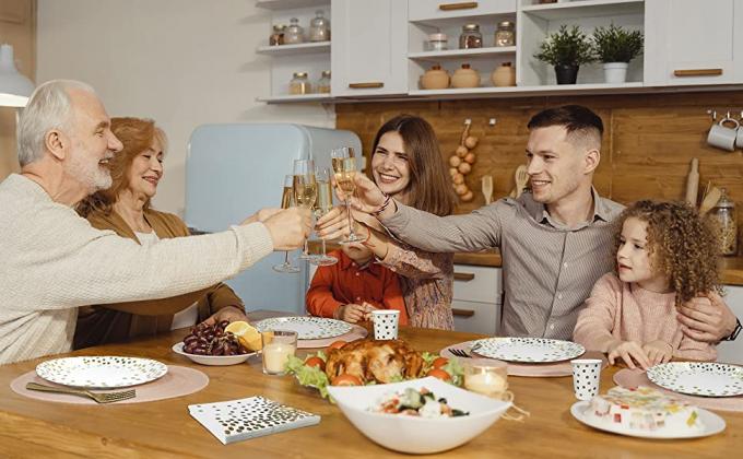 طبق لوازم الحفلات ، أكواب ، ملاعق ، شوكة ، مناديل ، طقم عشاء ، طقم أواني طعام ورقية وبلاستيكية ، أدوات مائدة 1